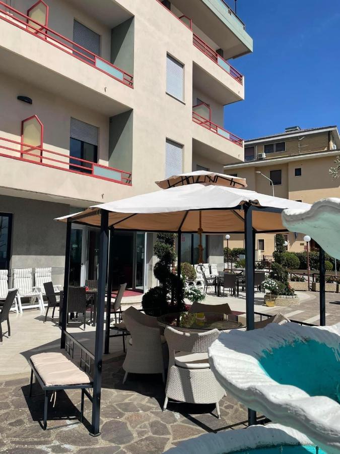 Hotel Cristina تْشيانشانو  تيرمي المظهر الخارجي الصورة