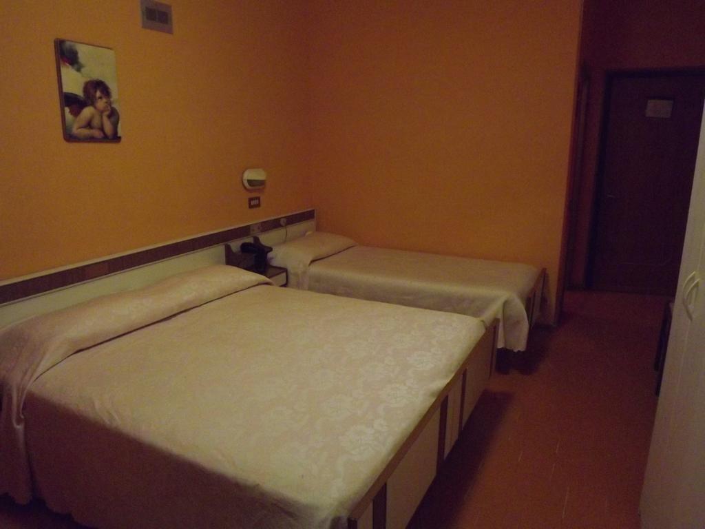 Hotel Cristina تْشيانشانو  تيرمي الغرفة الصورة