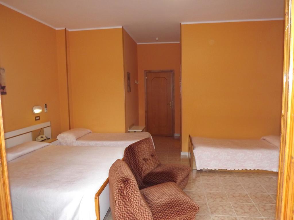 Hotel Cristina تْشيانشانو  تيرمي المظهر الخارجي الصورة