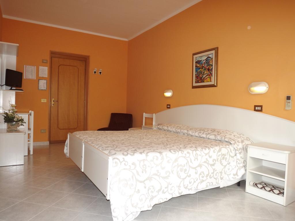 Hotel Cristina تْشيانشانو  تيرمي المظهر الخارجي الصورة
