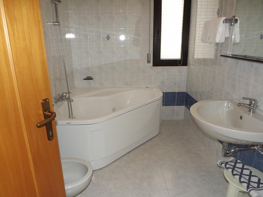 Hotel Cristina تْشيانشانو  تيرمي المظهر الخارجي الصورة