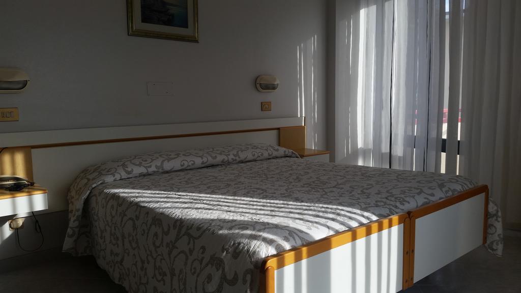Hotel Cristina تْشيانشانو  تيرمي المظهر الخارجي الصورة