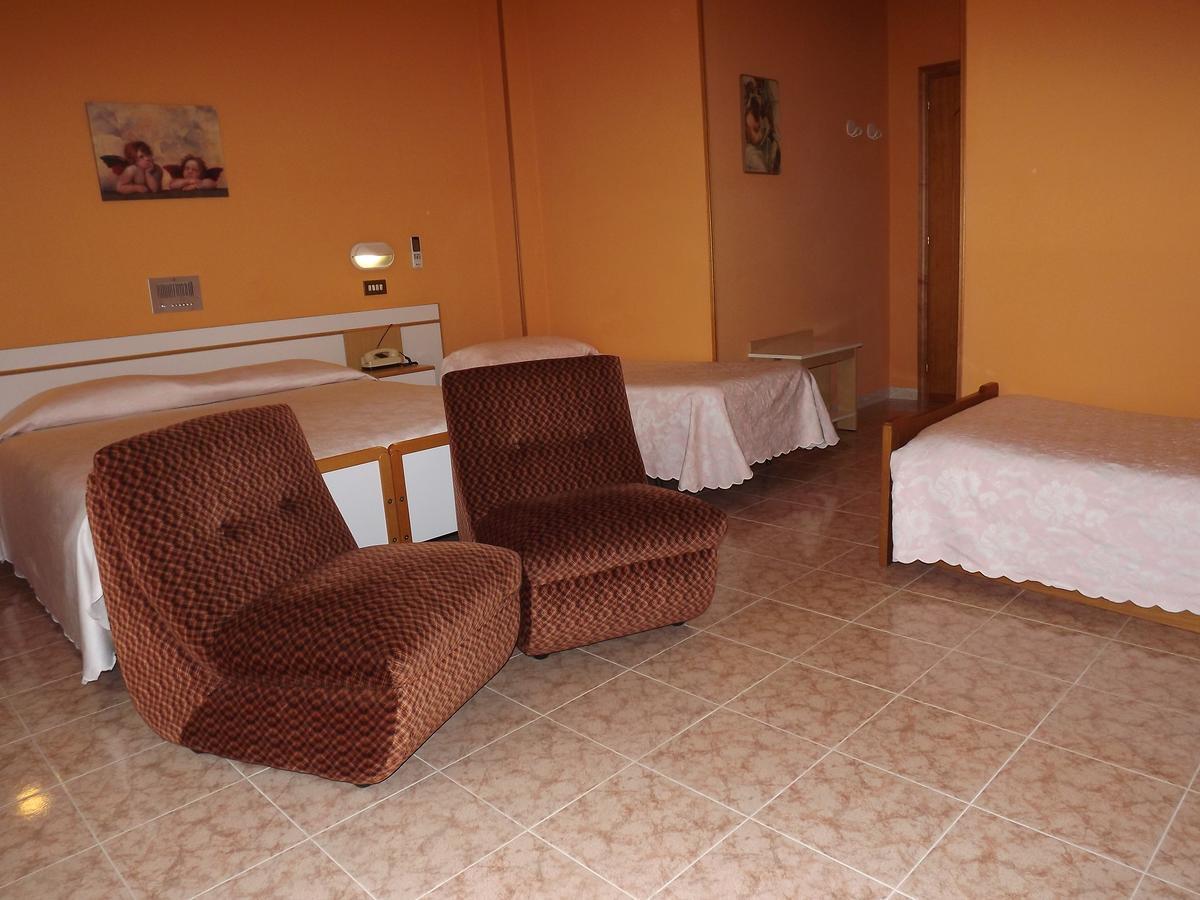 Hotel Cristina تْشيانشانو  تيرمي المظهر الخارجي الصورة